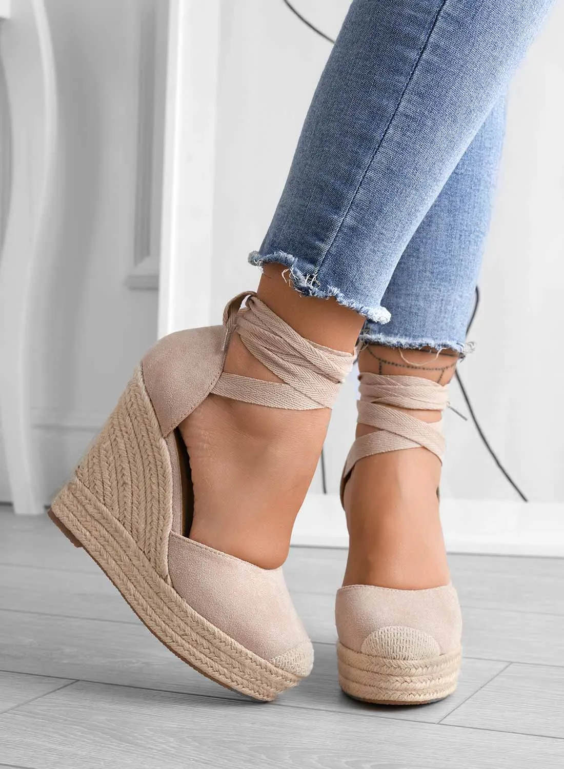 AMBRA - Beige espadrilles with rope and lace wedge