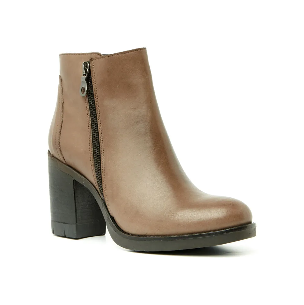 BOOTS ANN TUIL ISIS