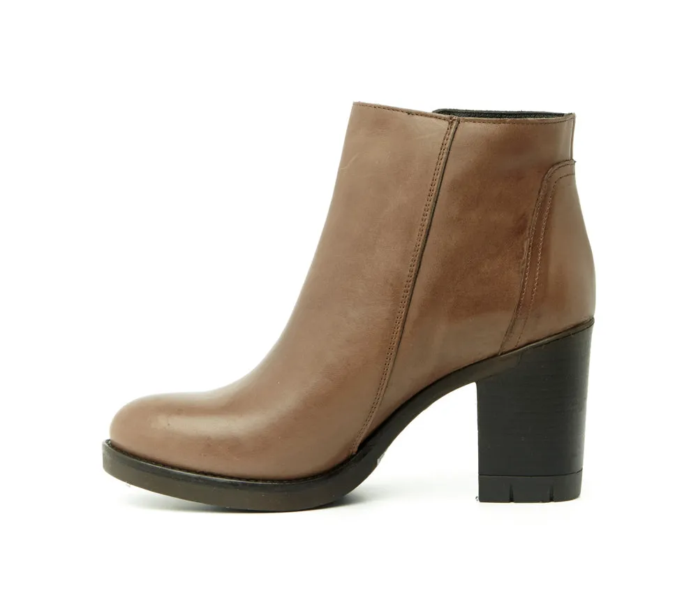 BOOTS ANN TUIL ISIS