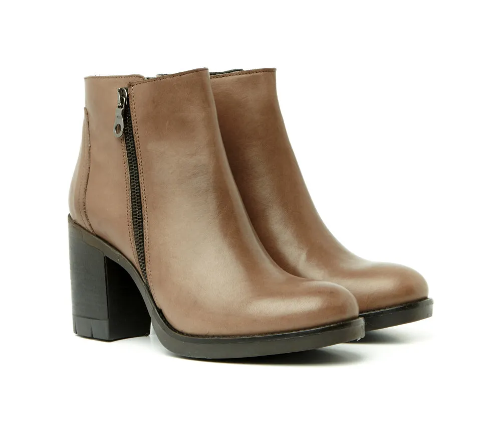 BOOTS ANN TUIL ISIS
