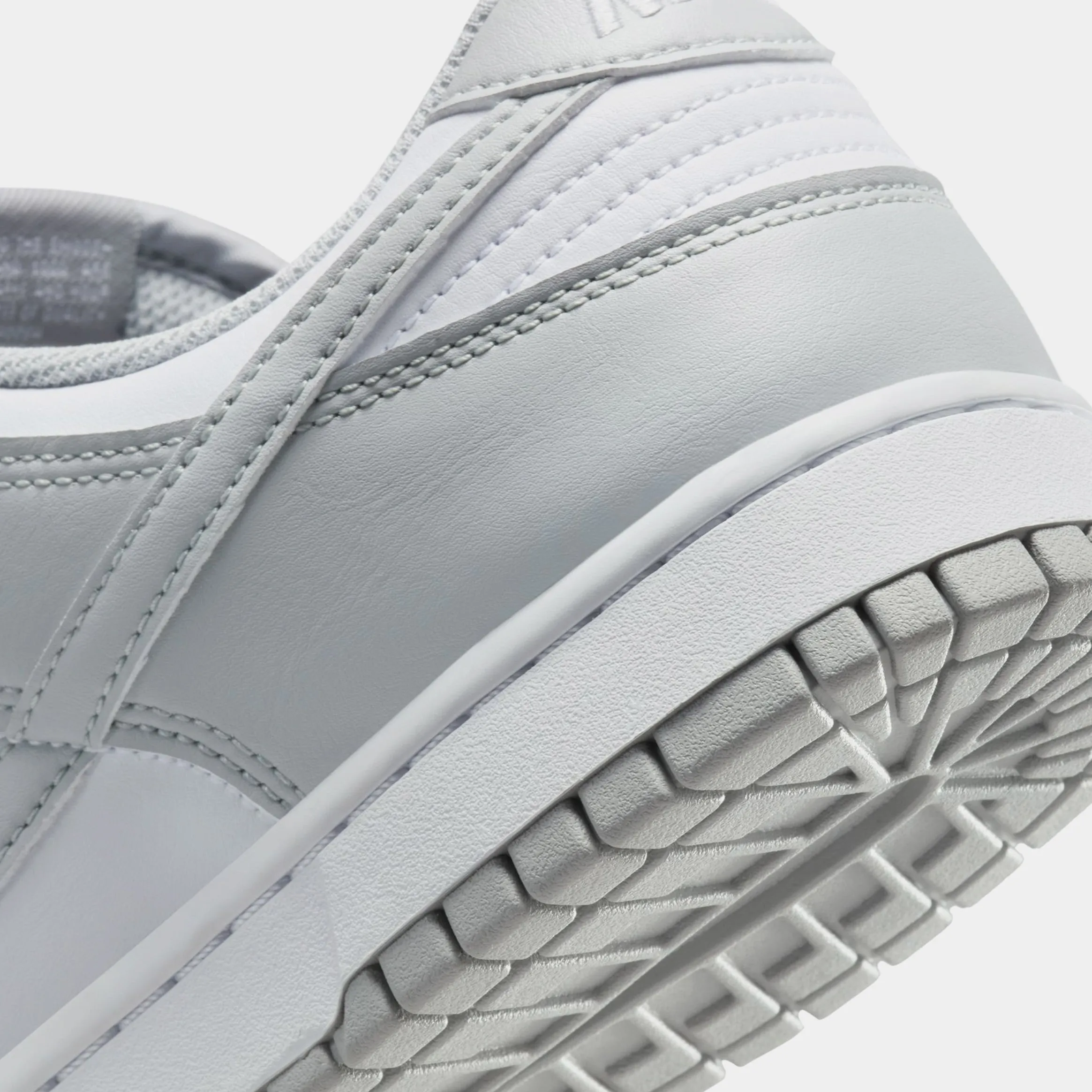 Dunk Low Retro Mens Basketball Shoes (White/Light Smoke Grey)