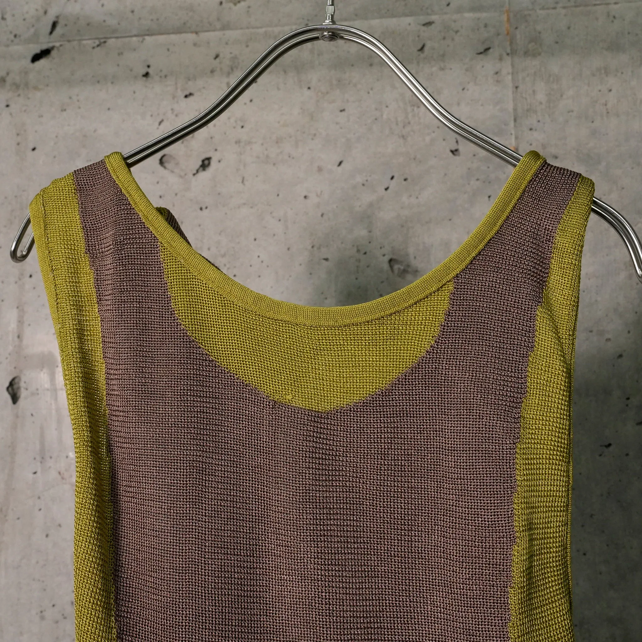 TWO-TONE TWISTED TOP / AVACADO