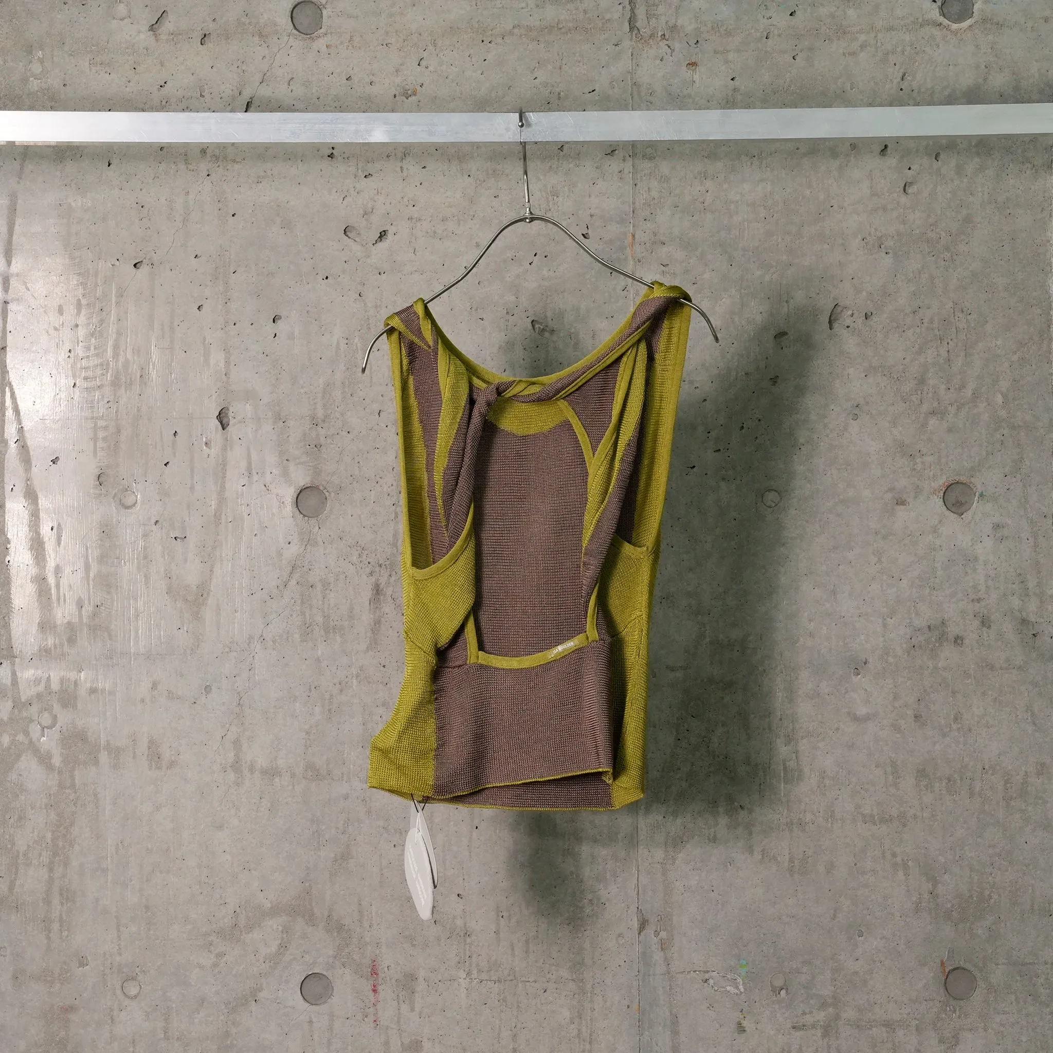 TWO-TONE TWISTED TOP / AVACADO