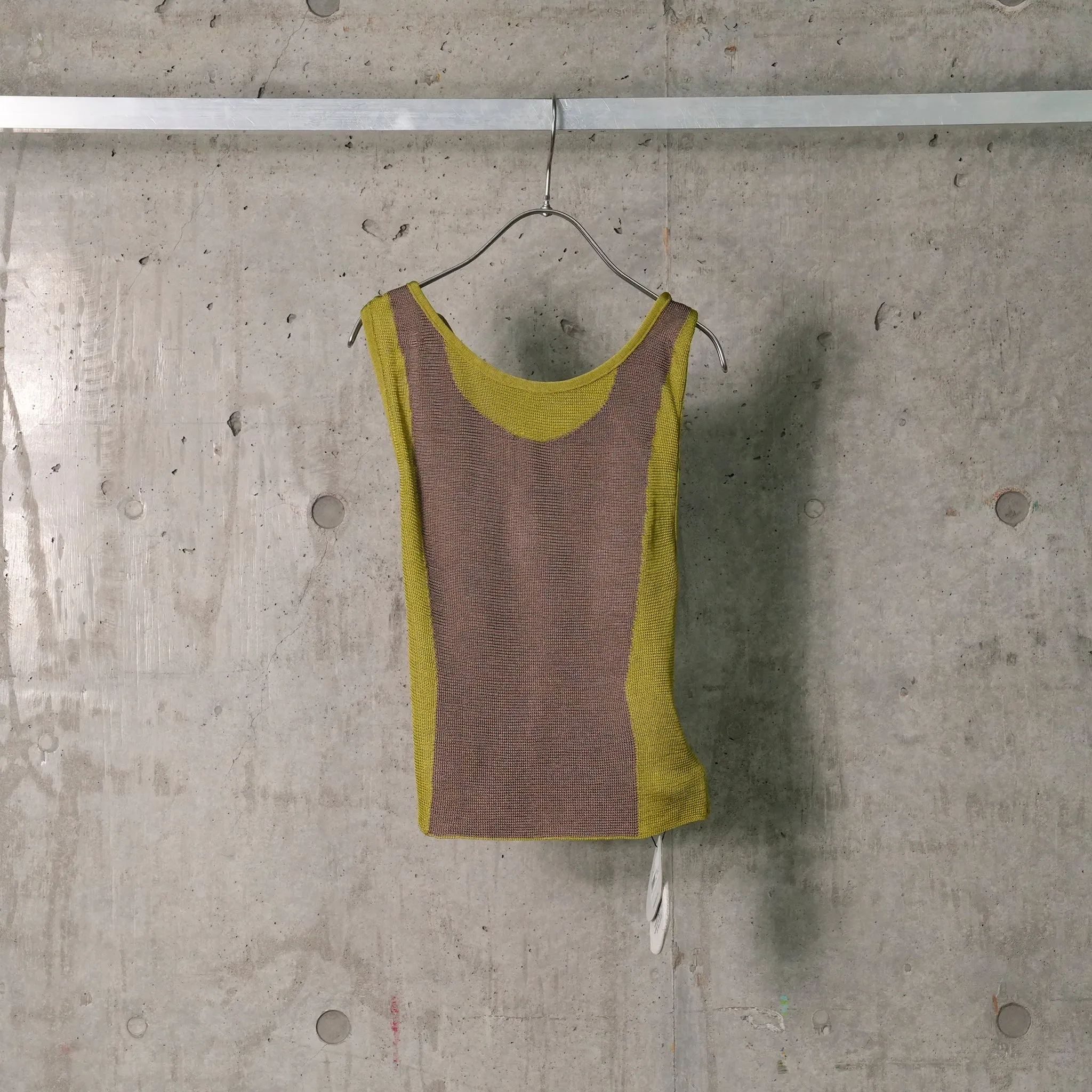 TWO-TONE TWISTED TOP / AVACADO